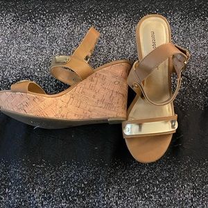 Tan/Gold wedge sandal